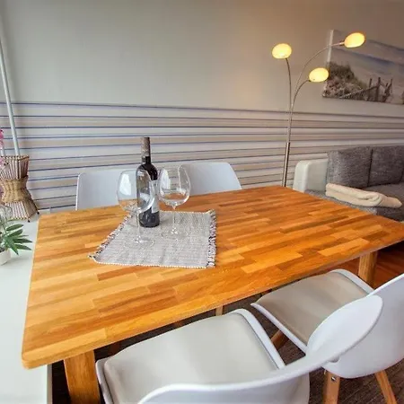 - Haus E, App 0e0906